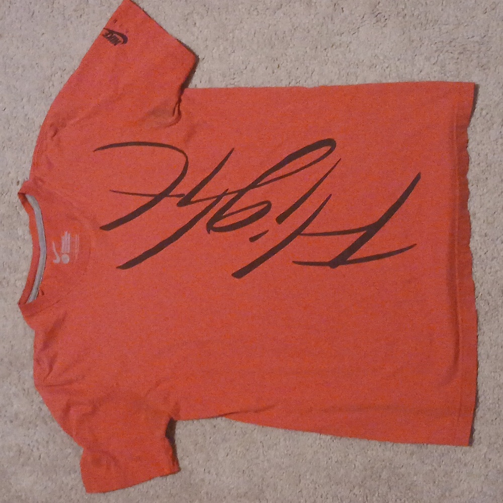 Nike air tshirt size L